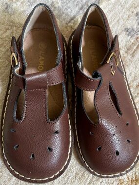 L’Amour Pebbled Brown Leather T-Strap Mary Jane Shoes